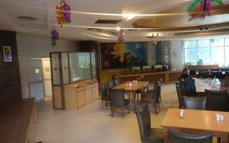 Hotel Raj Hans, Faridabad Bagian luar foto