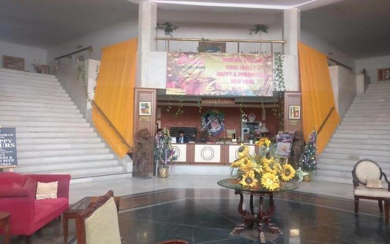 Hotel Raj Hans, Faridabad Bagian luar foto