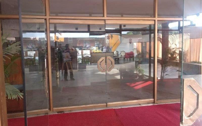 Hotel Raj Hans, Faridabad Bagian luar foto