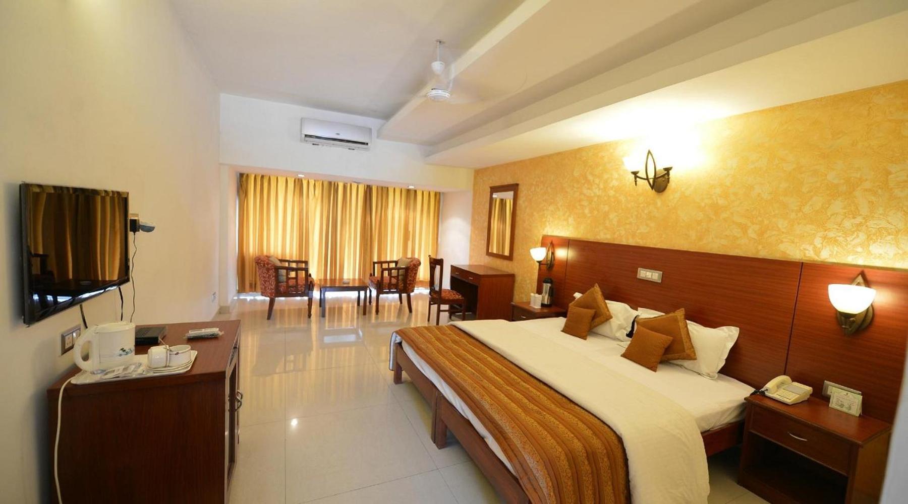 Hotel Raj Hans, Faridabad Bagian luar foto